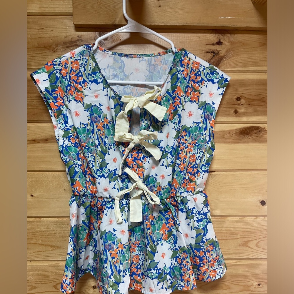 Boutique floral blouse size small